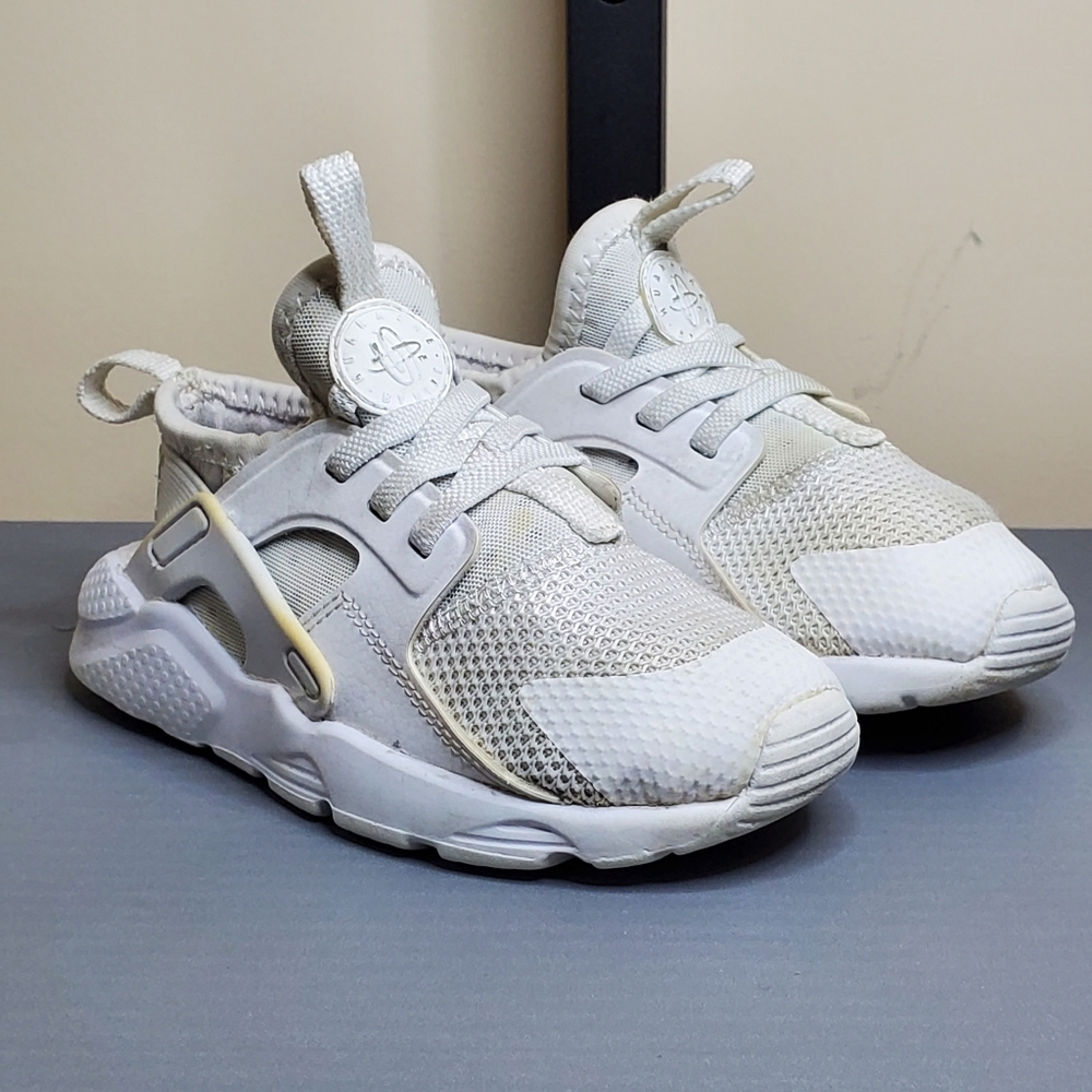 6/$36 Huarache Run Ultra TD Triple White Size 10C 859594-100